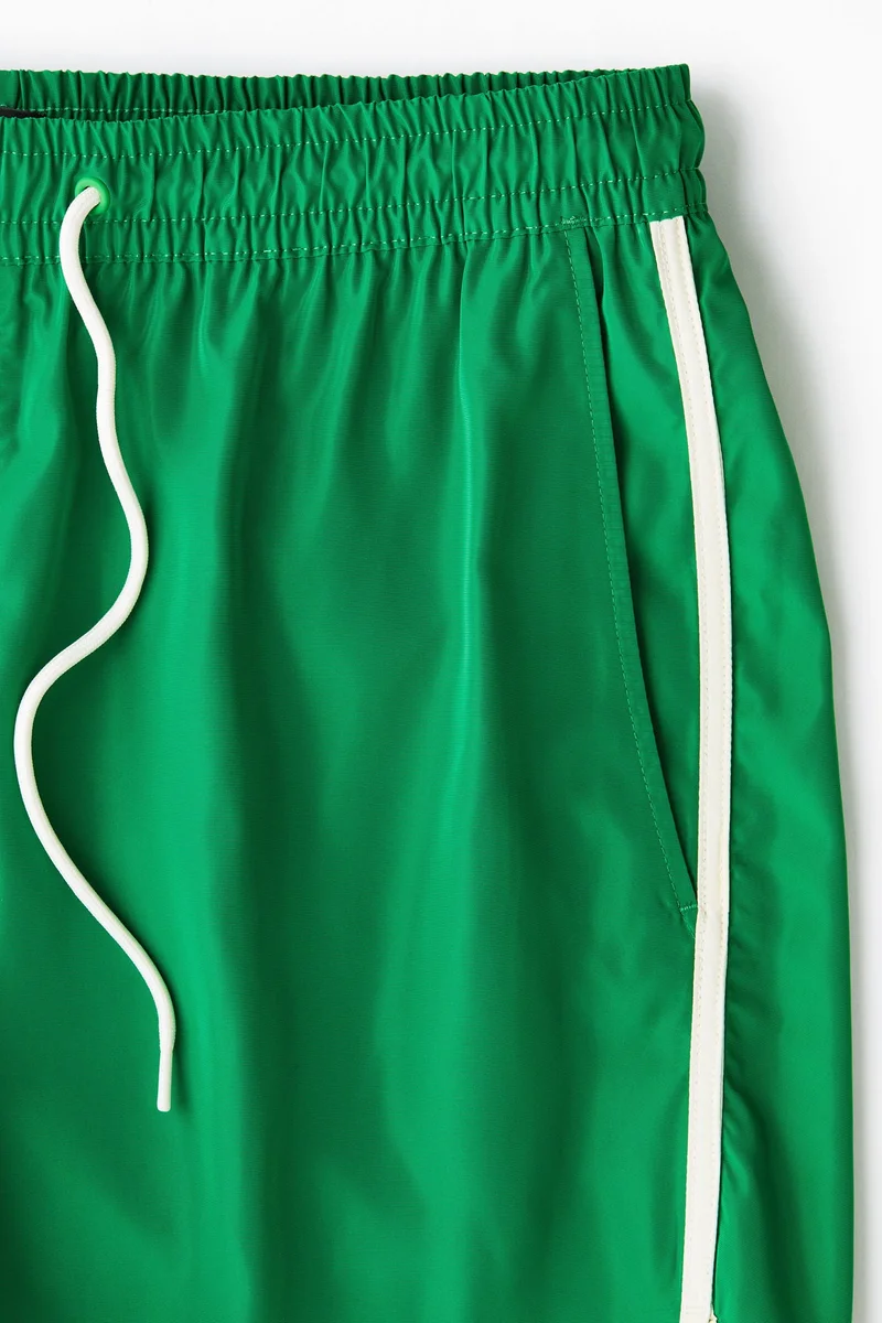 اتش اند ام شورت سباحة